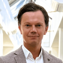 Dr. Marco Adelt